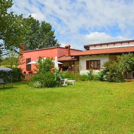 Hébergement de vacances Holiday Paviaini